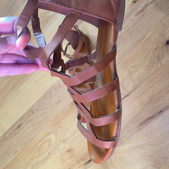 Sandals - Picture 2 of 3